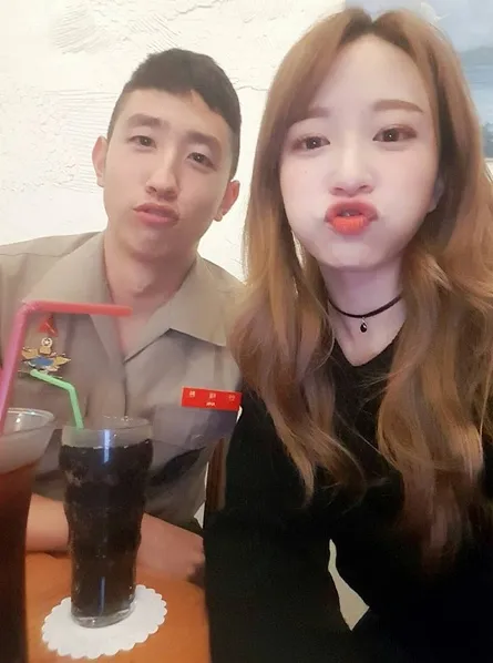 Hani dan adiknya. Mirip nggak? © instagram.com/ahnhani_92