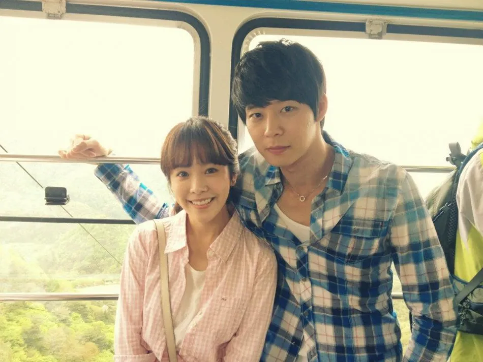 Han Ji Min dan Yoochun JYJ saat membintangi drama Rooftop Prince. SBS®