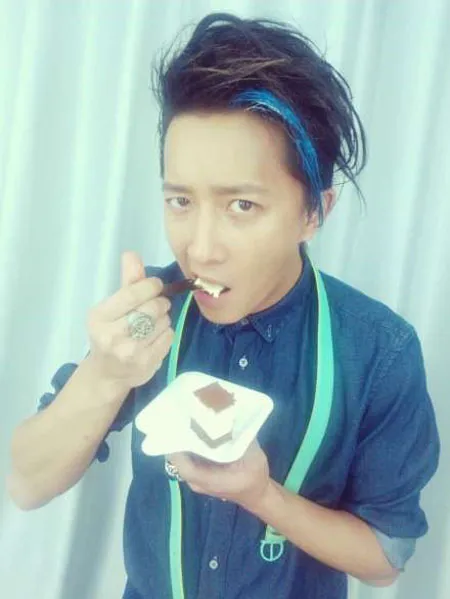 Kue ulang tahun dari fans, ELF sangat merindukan Han Geng ©allkpop.com
