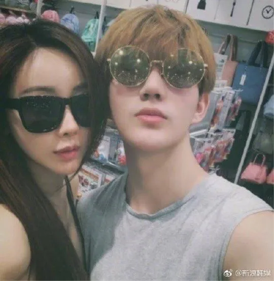 Han So Won dan Jin Hua resmi mendaftarkan pernikahan mereka. © allkpop.com