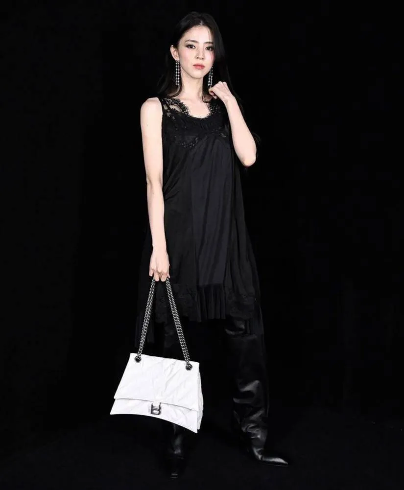 Outfit Serba Hitam Han So Hee Saat Acara Paris Fashion Week 2023