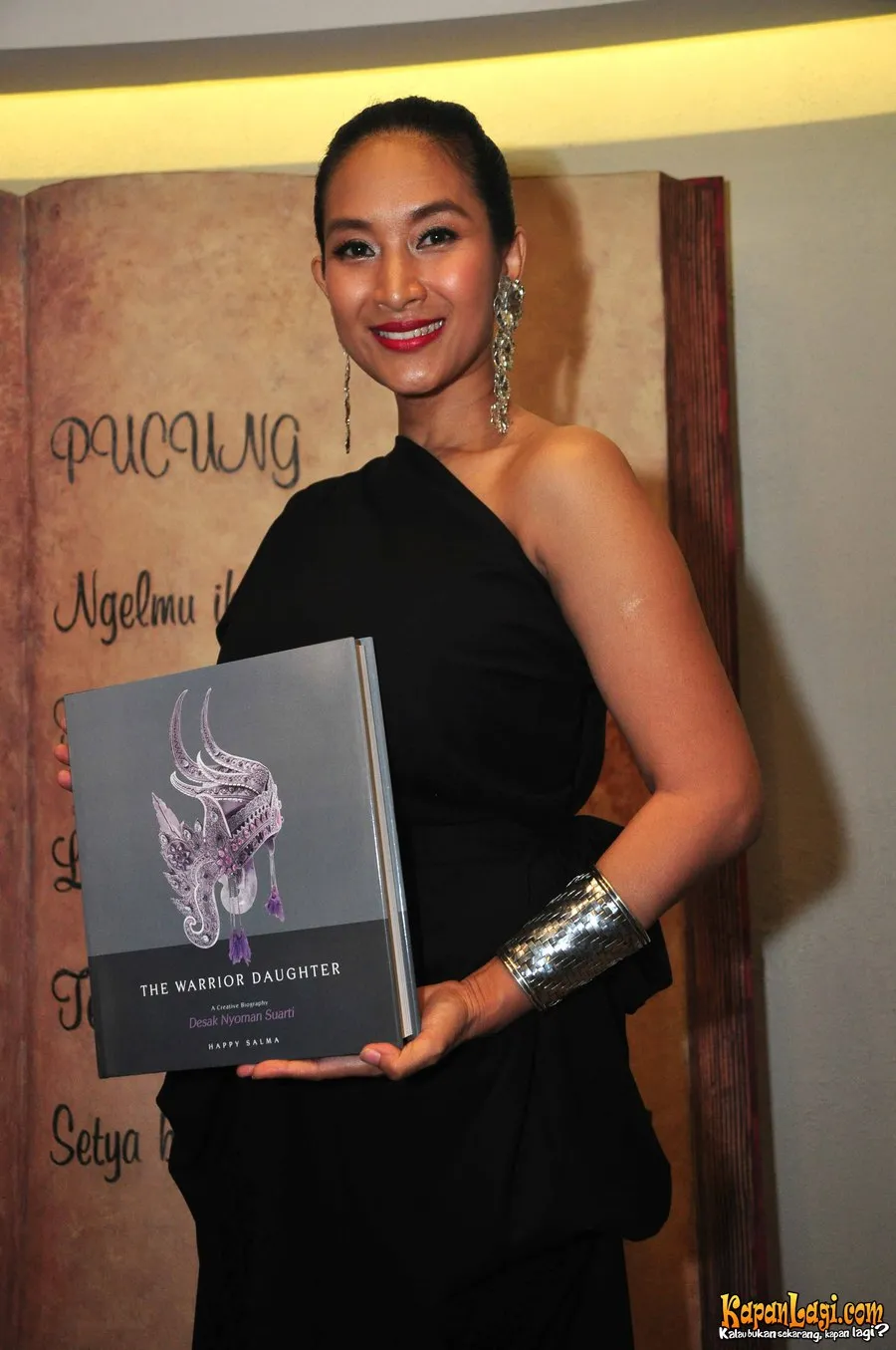 Ingin berbagi inspirasi, Happy Salma pilih tulis buku/© KapanLagi.com®/Bayu Herdianto