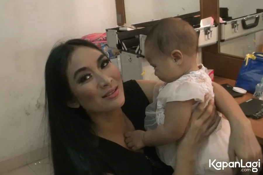 Happy selalu mengajak Kinan saat beraktivitas © KapanLagi.com®/VJ Ryan