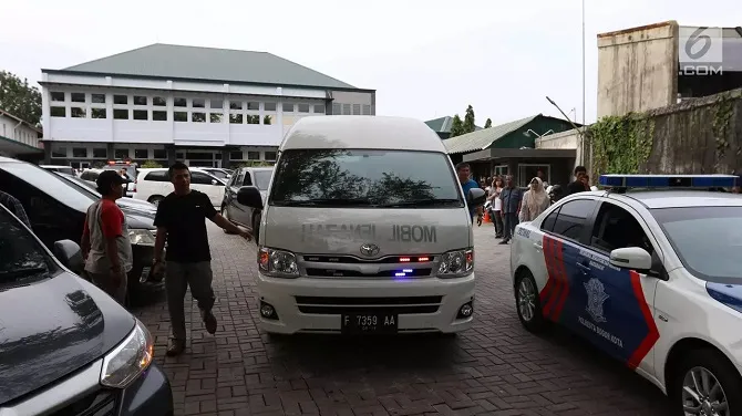 Ambulans yang membawa jenazah Hari Darmawan Å Liputan6.com
