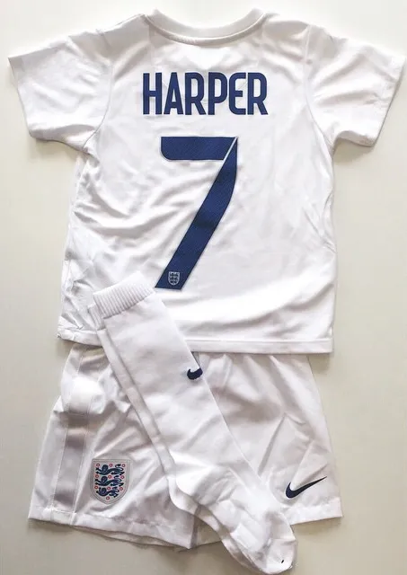 Kostum mini spesial untuk si kecil Harper @ instagram.com/davidbeckham