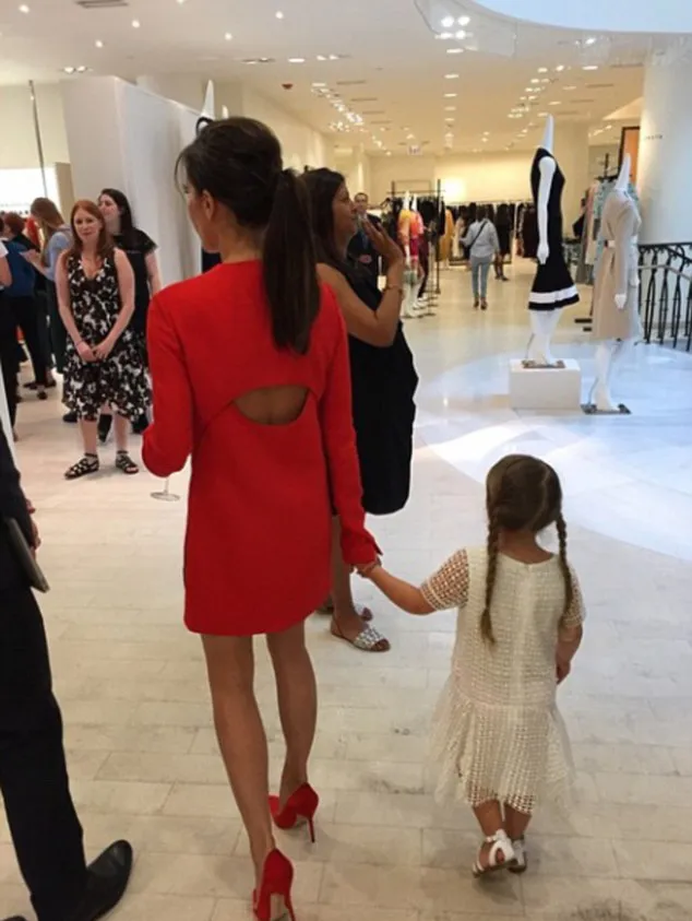 Harper dengan gaya rambut barunya @ instagram.com/victoriabeckham