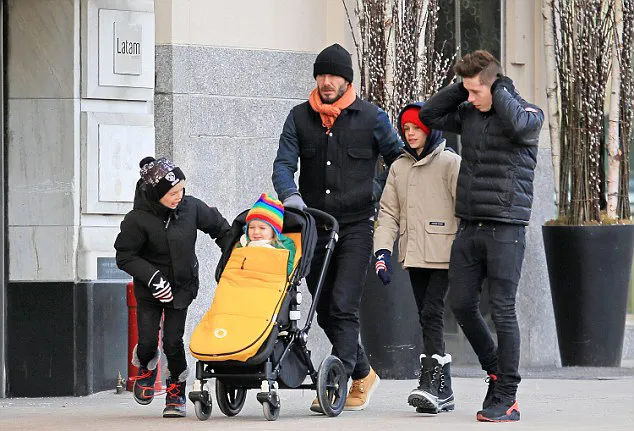 Harper bagai kepompong @ dailymail.co.uk
