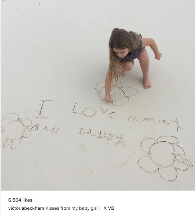Manis! Harper tuliskan rasa sayangnya pada David dan Victoria Beckham © instagram.com/victoriabeckham
