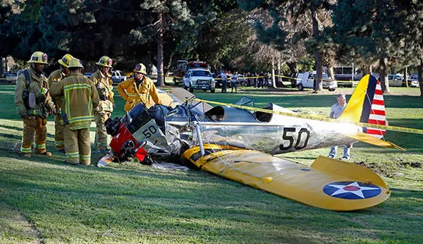 Pesawat yang dikendarai Harrison Ford hampir terbagi jadi dua/©cnn.com