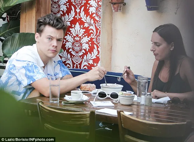 Harry makan siang bareng Meredith ©Lazic/Borisio/INFPhoto/Dailymail
