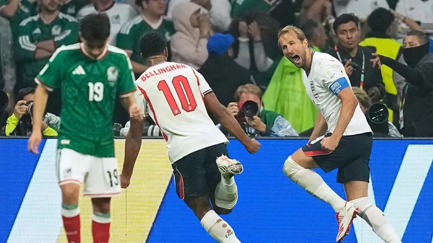 Pemain Inggris Harry Kane bereaksi setelah mencetak gol ketiga timnya selama pertandingan sepak bola babak 16 besar Piala Dunia antara Meksiko dan Inggris di Mexico City, Minggu, 5 Juli 2026. (AP Photo/Natacha Pisarenko)