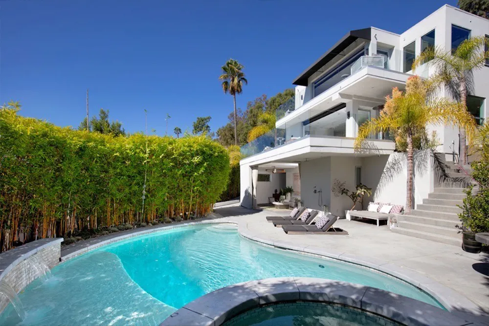 Inilah penampakan rumah Harry Styles yang turun harga @ Westside Estate Agency via Variety.com