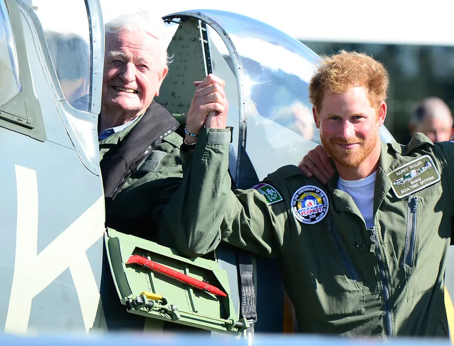 Jenggot ini sukses bikin Pangeran Harry makin macho! © Splashnews.com