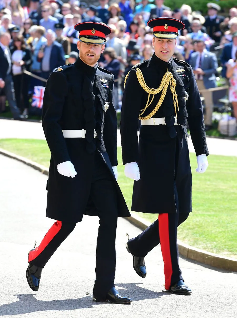 Namun William memakai seragam yang sama dengan Harry pada Sabtu (19/5) kemarin © AFP