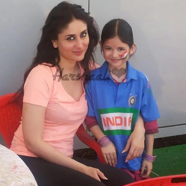Ini dia potret kebersamaan Kareena Kapoor dan Harshaali Malhotra, mirip kan? @pinkvilla.com