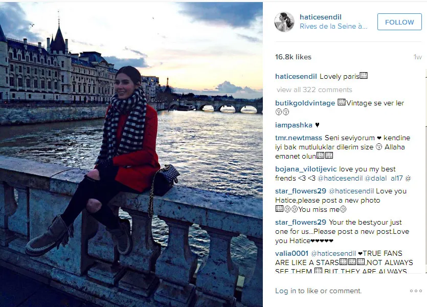 Hatice sangat menikmati liburan di Paris yang indah © Instagram.com/haticesendil