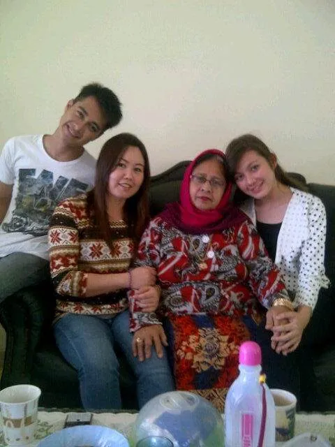 Eza Gionino dan keluarga Haviza | ©Twitter @hvadevianjani