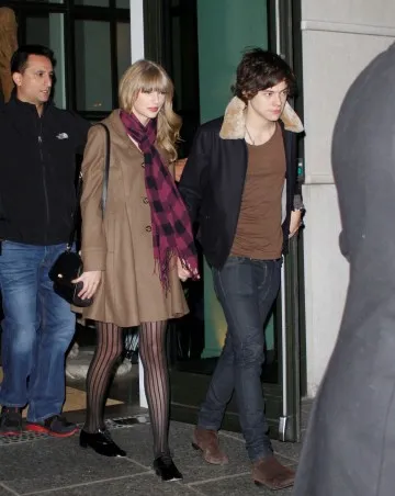 Taylor dan Harry saat masih bersama dulu @ etonline.com
