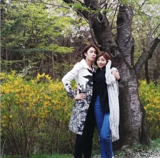 Heechul dan {uff Kuo kencan menikmati musim semi @soompi.com