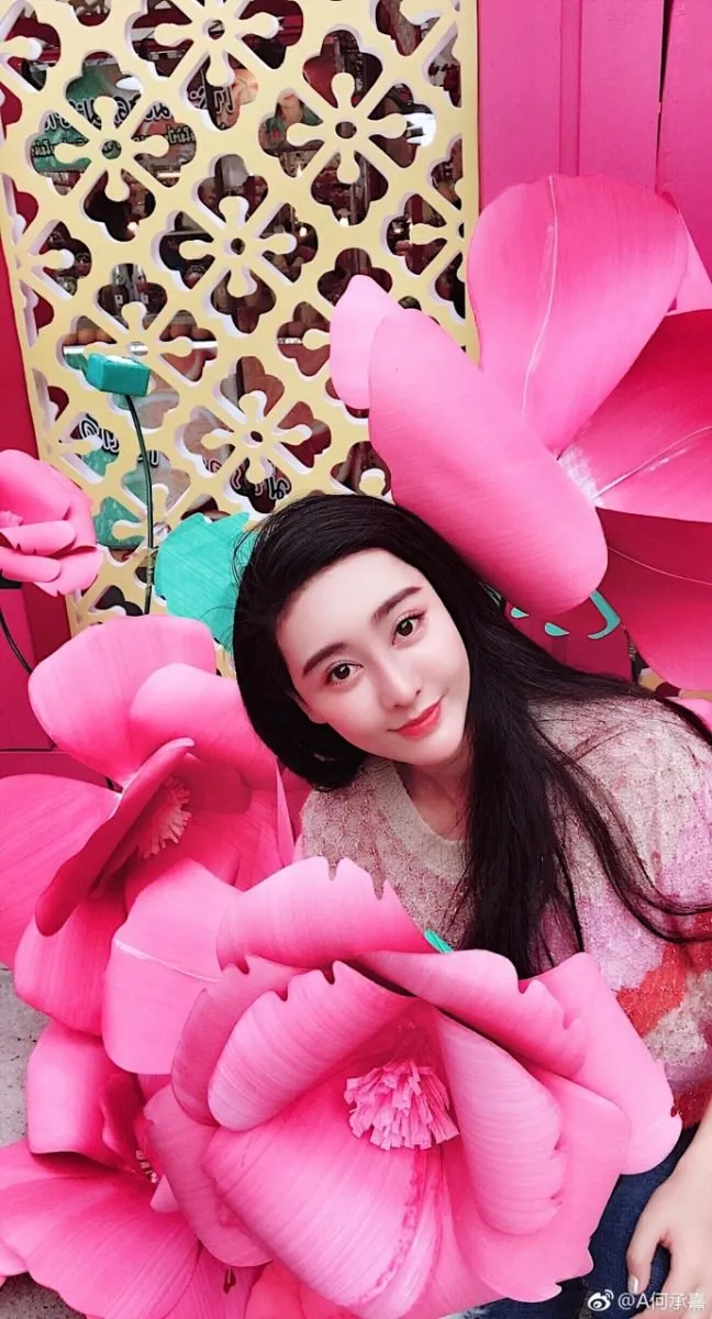 Ini He Chengxi, dan dia butuh waktu 8 tahun untuk mengubah penampilannya seperti Fan Bingbing © weibo