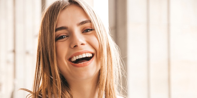 10 Natural Ways to Whiten Teeth, Simple Without Side Effects