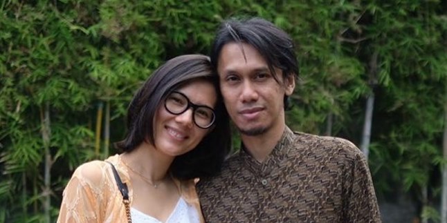 11 Years of Marriage of Eross Chandra and Sarah Diorita, Far from Gossip