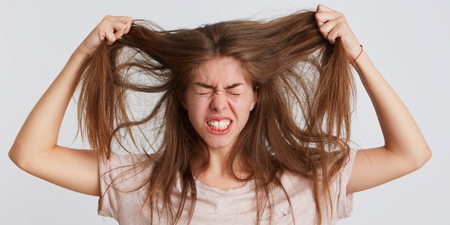 12 Natural Ways to Get Rid of Dandruff, Easy and Itch-Free