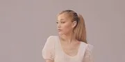 Arti dan Makna Lagu Intro (End of the World) - Ariana Grande, Kegelisahan - Keraguan Tersembunyi ke Pasangan