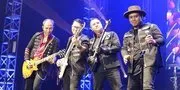 Bikin Penonton Kenang Mantan, Padi Reborn Bawa Penonton Festival Pasar Musik dalam Suasana Syahdu Membiru