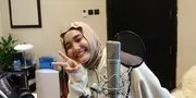 Fatin Akhirnya Rilis Album Kedua, Pilih Tulis Lirik Lagu Sendiri - Bagikan Momen saat Rekaman