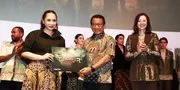 Film TIMUR Resmi Tayang Perdana, Gala Premiere Dihadiri Nagita Slavina hingga Iko Uwais