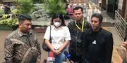 Jadi Saksi di Sidang Perwalian Adiknya, Putri Sulung Mpok Alpa Dicecar Pertanyaan