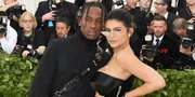Kylie Jenner & Travis Scott Umbar Kemesraan di Depan Umum