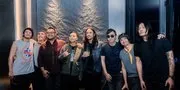 LOH KOK TUM BAND Buktikan Personelnya Multitalenta, Tukar Posisi Saat Manggung