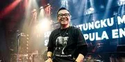 Momen Haru Ari Lasso di Konser Dewa 19, Persembahkan 'Kirana' untuk Almarhum Erwin Prasetya