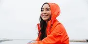Panduan Fashion Item Wajib Agar Tampil Stylish di Musim Hujan