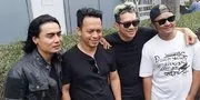 Posisi Vokalis Kini Diisi Oleh Charly van Houten, Band Repvblik Mengaku Masih Berhubungan Baik Dengan Ruri