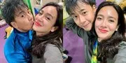 Potret Dea Ananda Temani Ariel Nidji saat Manggung di Stadion Bukit Jalil Malaysia