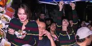 Potret Luna Maya di Perayaan Ultah Reza Rahadian, Asyik Makan Mie Ayam Hingga Membaur Dengan Warga