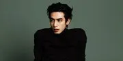 Song Weilong Pamer Pesona Dewasa di Sampul VOGUE Man Maret 2026, Gaya Wet Hair Jadi Trending