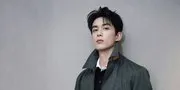 Wu Lei Tampil Effortless di Campaign Terbaru Burberry, Pakaian Bernuansa British Street Style