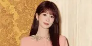 Yang Zi Curi Perhatian di Fashion Show Valentino di Roma dengan Rambut Merah dan Outfit Pink Chic