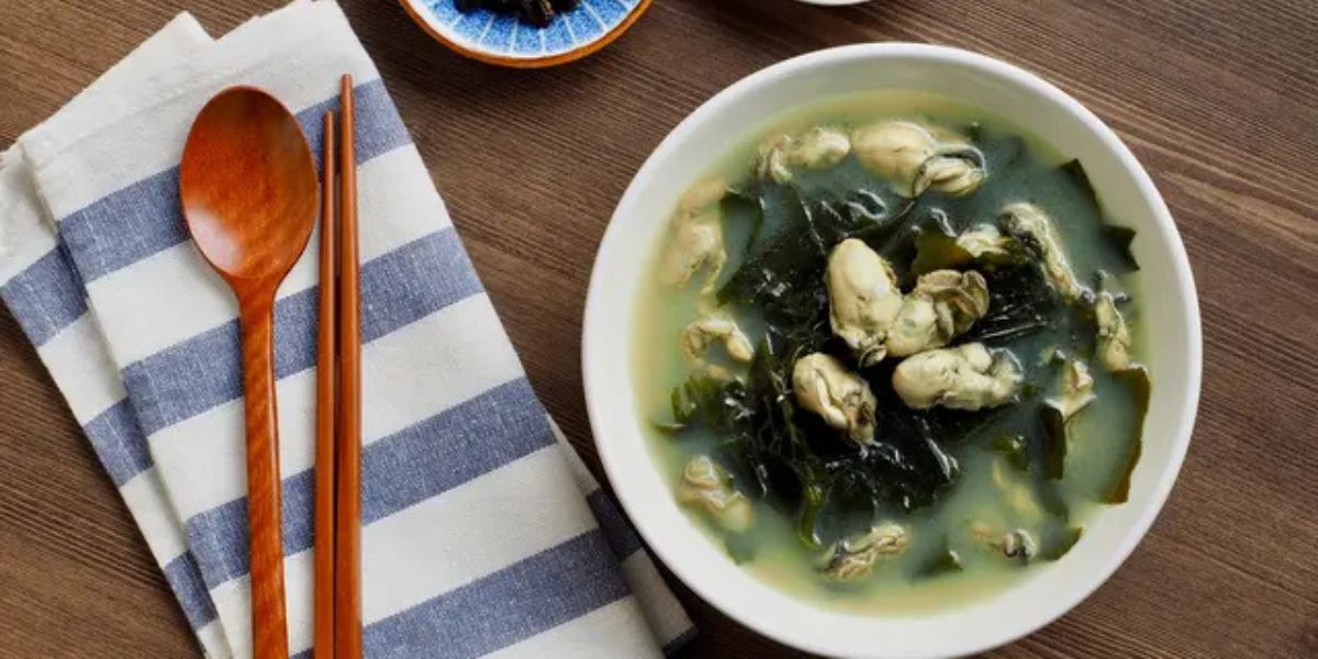 3 Delicious and Warming Seaweed Soup Recipes, Complete with Cooking Tips