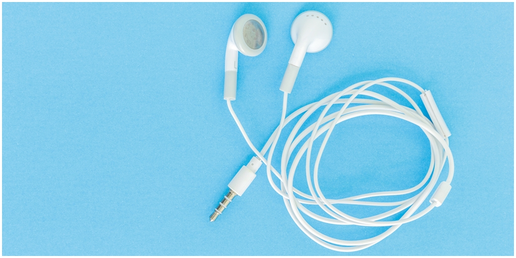 4 Ways to Clean White Earphones to Keep Them Looking Clean and New