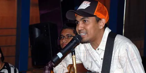 Kemunduran Glenn Bukan Karena Gagal Berumah Tangga