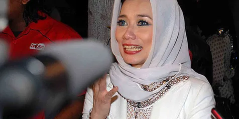 Reza Artamevira Sibukkan Diri Dengan Berdoa