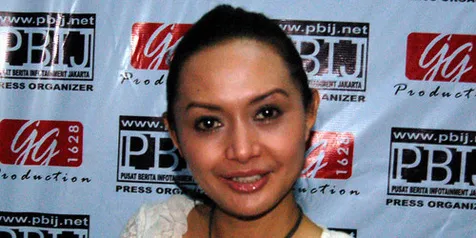 Edies Adelia Sering Ditaksir Pejabat