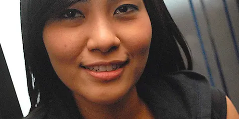 Fia Thinkerbell Lelang Baju Bantu Seniman