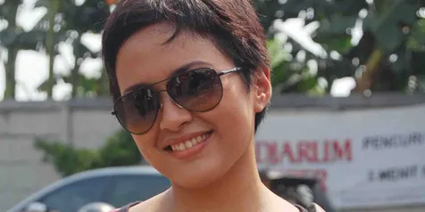 Sarah Sechan, Lebih Ringkas Dengan Rambut Pendek ... Sarah Sechan, Lebih Ringkas Dengan Rambut Pendek ...