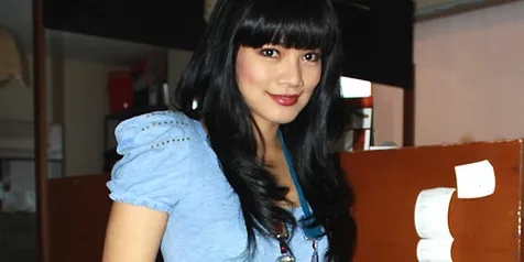 Rambut Baru Titi Kamal Disukai Christian Sugiono 